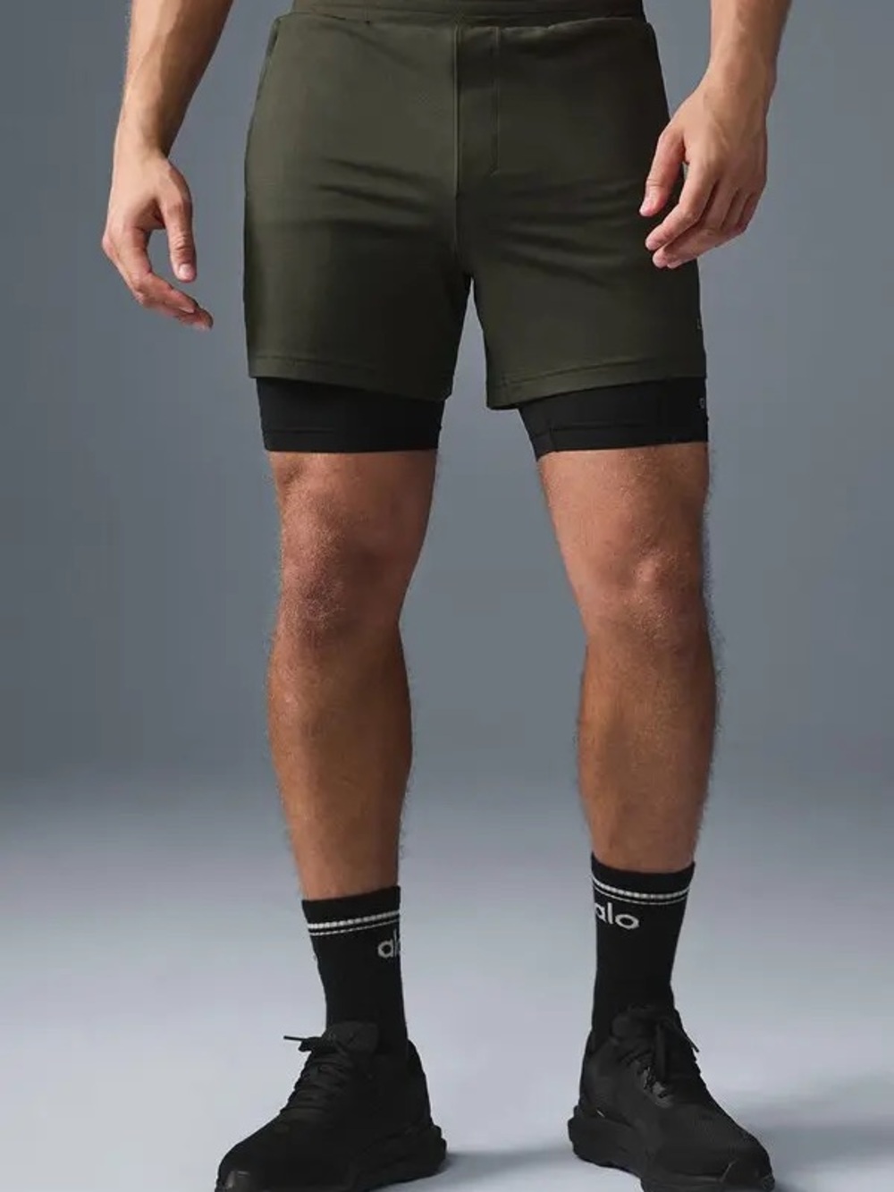 ALO Yoga Conquer React 2 in 1 Performance Short Lined - Stealth Green / Olive